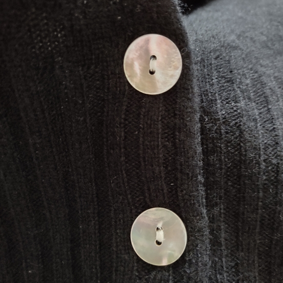 New 🎀 100% cashmere shawl collar cardigan pearlescent buttons - Picture 2 of 11
